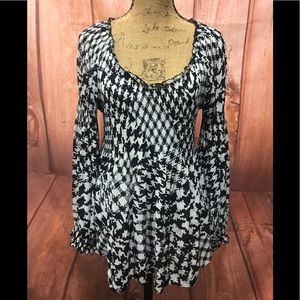 Allison taylor xl black and white patterned top